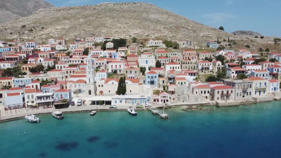 Халки – гръцкия остров, на който всички се ваксинираха, за да спасят туризма