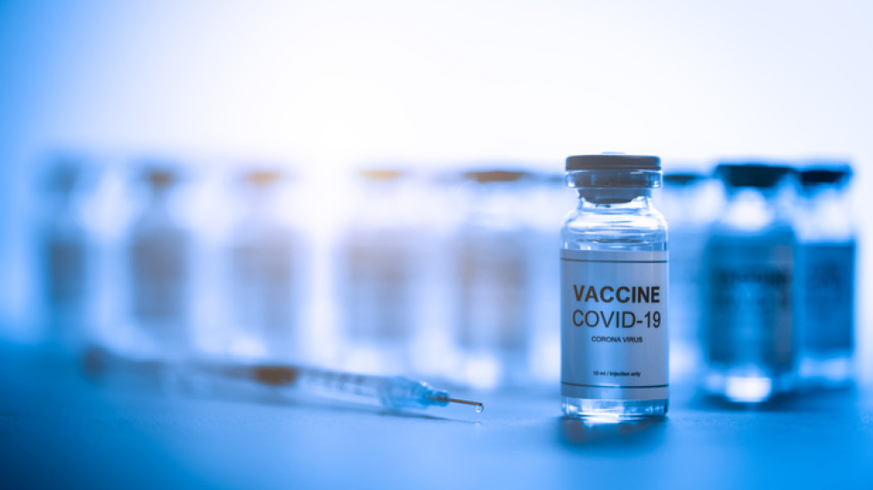 Рекорден интерес: Почти милион души поискаха ваксина след призива на Макрон