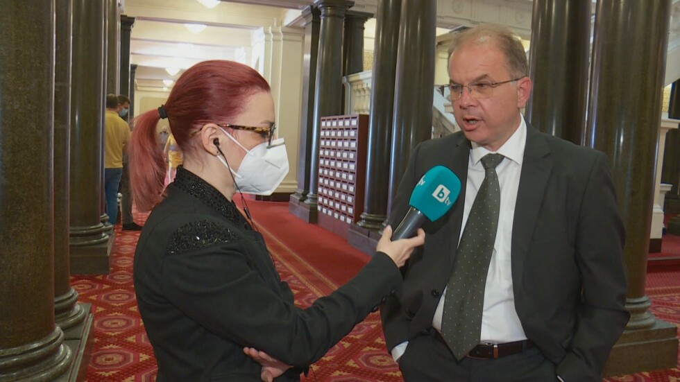 Радомир Чолаков за проваленото заседание: В ГЕРБ-СДС нямаше инструкции как да се гласува