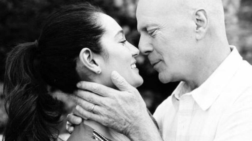 Брус Уилис и Ема: Чаках 57 години за тази любов (ВИДЕО)
