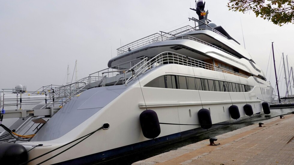 Агенти на ФБР претърсиха в Испания яхтата на руски олигарх 