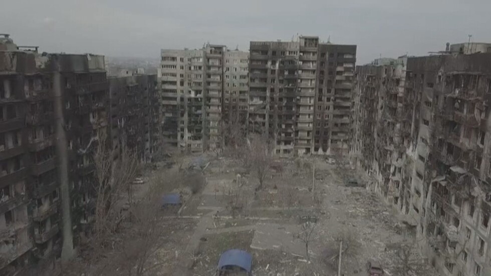 Кадри с дрон показват разрушенията в Мариупол (ВИДЕО)