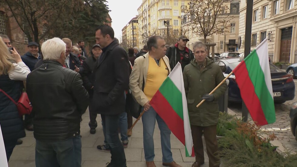 Протест "за" и "против" преименуването на алея "Героите на Украйна" в София