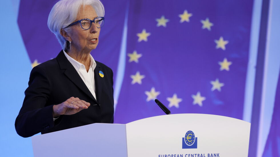 ЕЦБ: Очакваме лихвите да продължат да се повишават