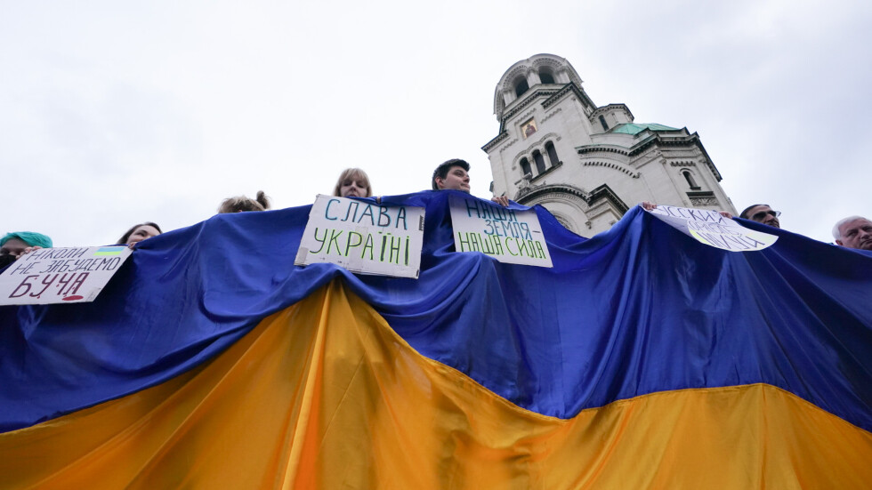 "Не сме неутрални": Граждани се събраха в София в подкрепа на Украйна 