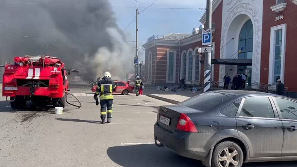 Русия удари гарата на Краматорск, жертвите са десетки