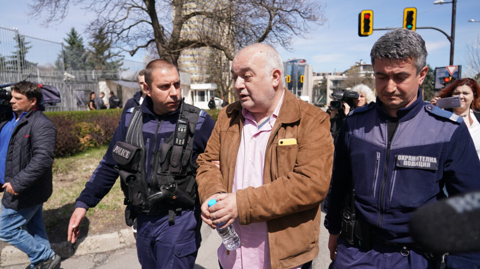 Прокуратурата няма да обвинява Хаджигенов и Бабикян заради руското посолство