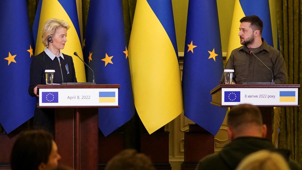 На срещата със Зеленски: Фон дер Лайен предлага ускорен път на приемане на Украйна в  ЕС 