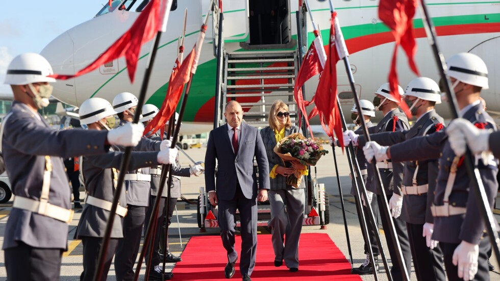 Президентът Румен Радев пристигна в Португалия