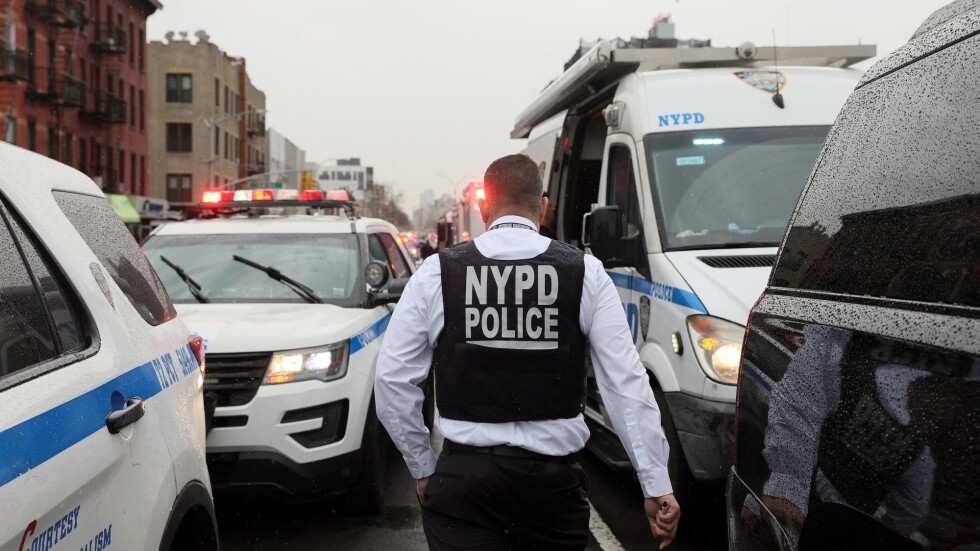 Расте броят на ранените при стрелбата в метрото в Ню Йорк