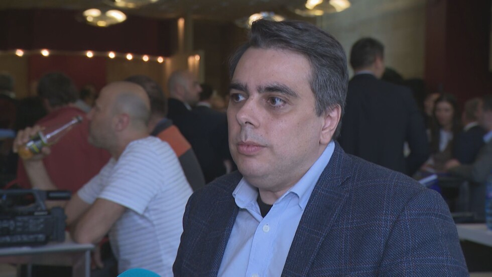 Асен Василев: Обсъжда се да отпадне ДДС за хляба