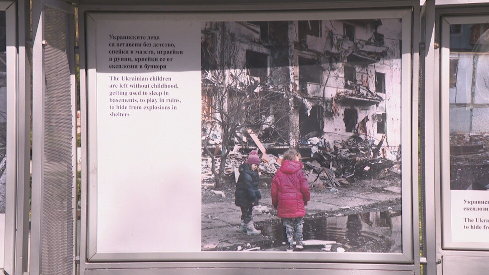 С изложба срещу войната: Фотографии от Украйна ще са в градинката на НДК до 30 април