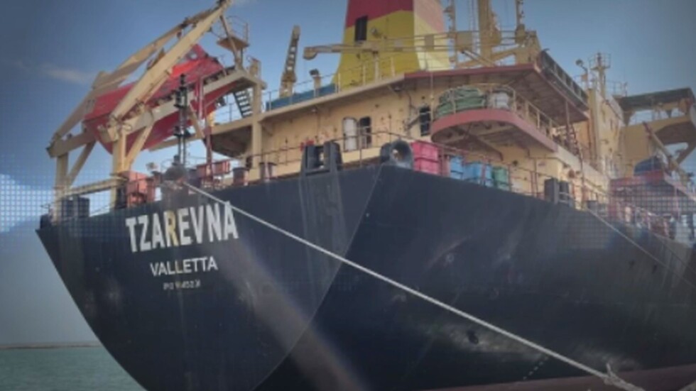 Ексклузивно по bTV: Говори капитанът на кораба, блокиран край Мариупол