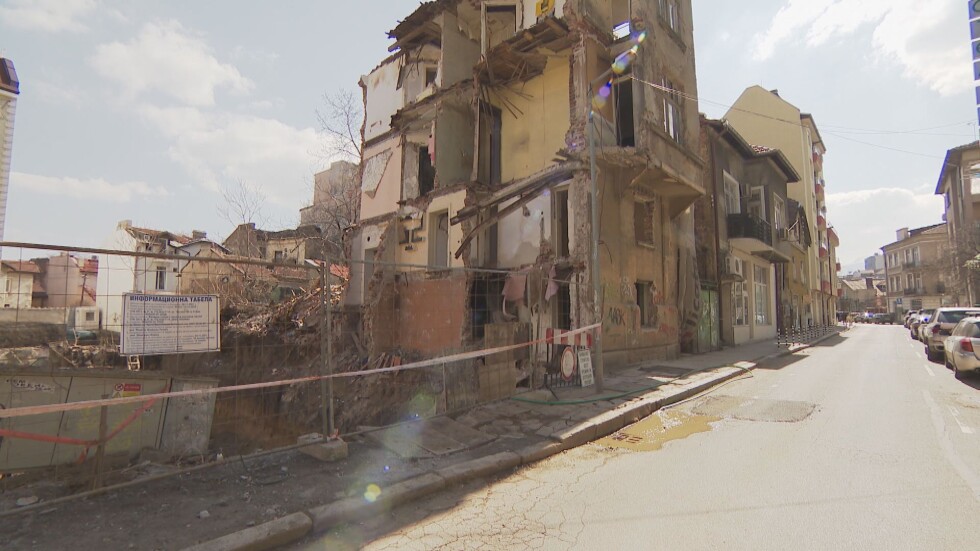 Опасна сграда в София: Защо вече 14 години събарянето ѝ се отлага?