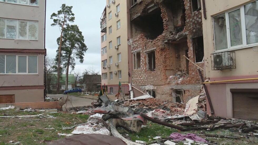 Разказ от първо лице: Екип на bTV в най-тежко пострадалите от руските атаки градове на Украйна
