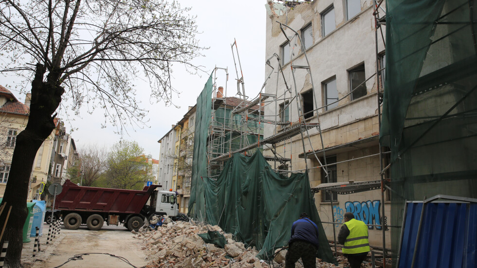 Мариупол? Не, строително-монтажни работи в София (СНИМКИ)