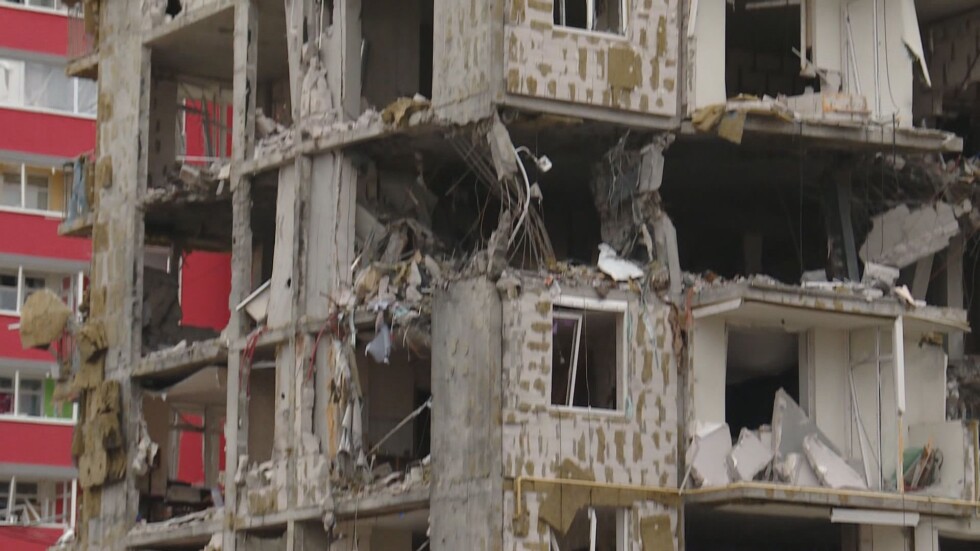 Екип на bTV в Украйна: Град Бородянка на практика е унищожен 