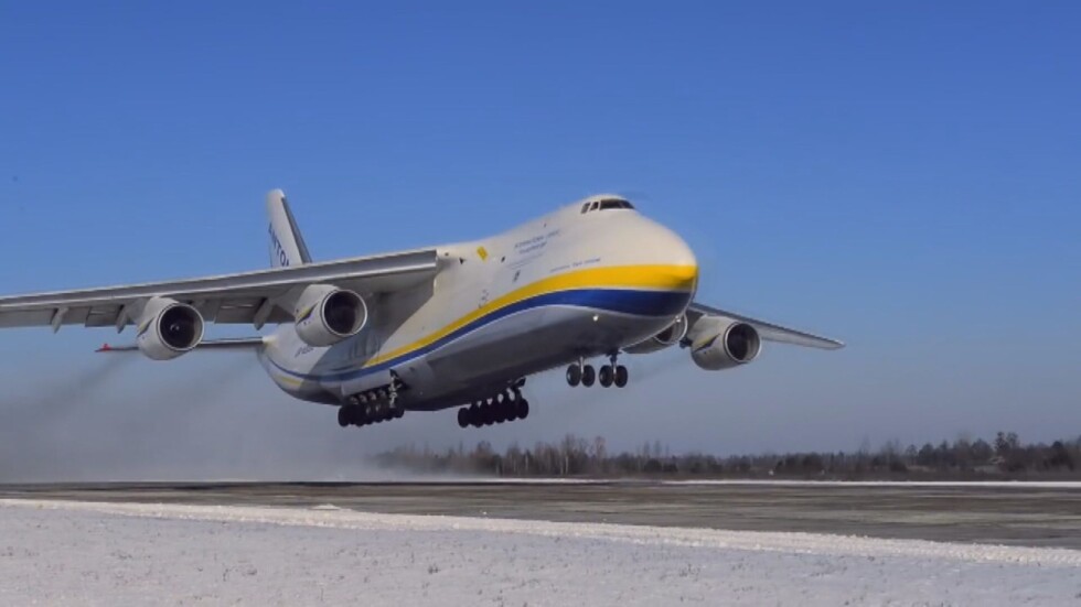 Украински товарен самолет у нас: Какво прави АН-124 няколко дни на Летище София?
