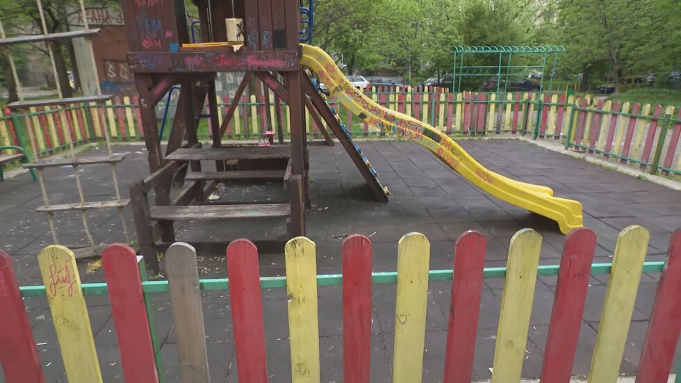 Райски газ на детска площадка: Какви са рисковете при употребата му?