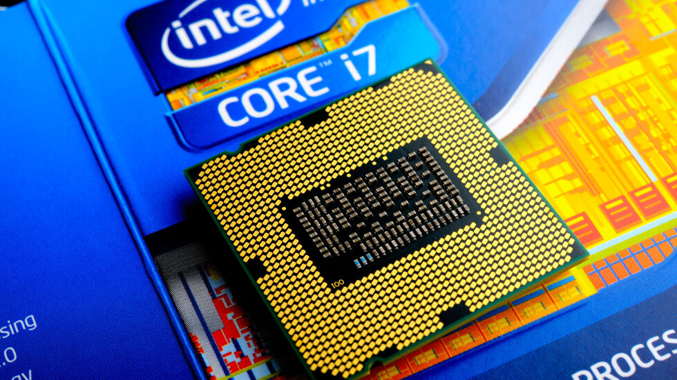 Главният изпълнителен директор на Intel: Недостигът на чипове ще продължи до 2024 г