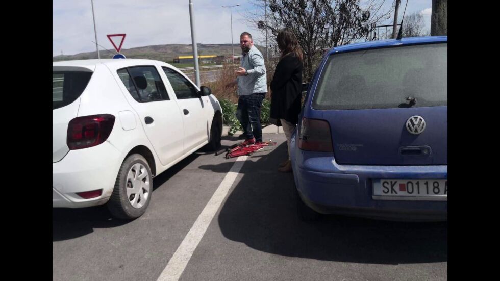 Инцидент с българи в РСМ: Защо нарязаха гумите на колата на наши сънародници?