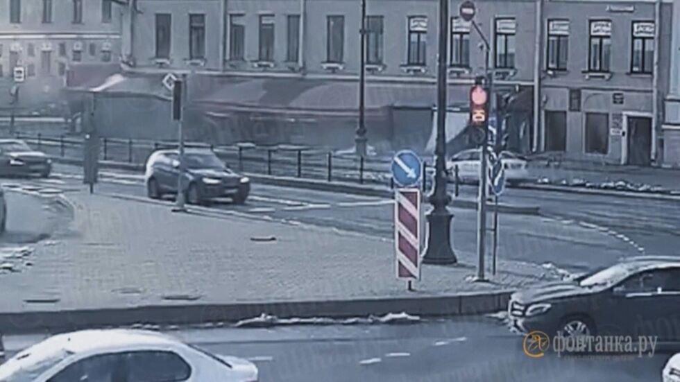 Моментът на взрива в кафене, който уби руски военен блогър (ВИДЕО)