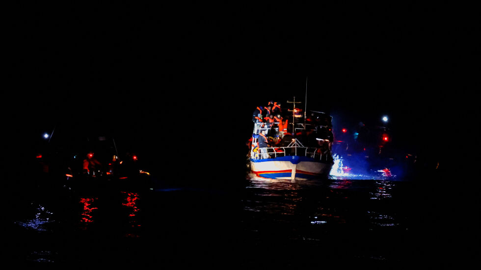 Лодка с мигранти се обърна в Средиземно море, 20 души са в неизвестност