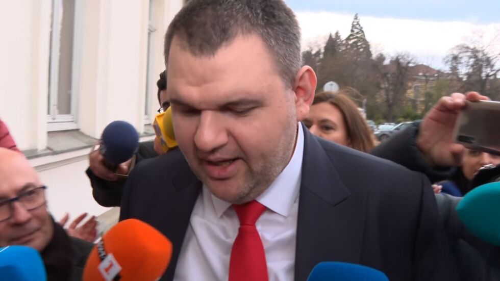 Пеевски: Надявам се политиците да се събудят и да направят правителство 