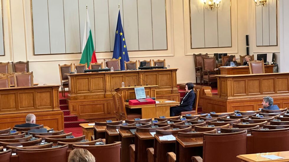 80-секундно заседание: Парламентът ще има председател най-рано в сряда (ОБЗОР)
