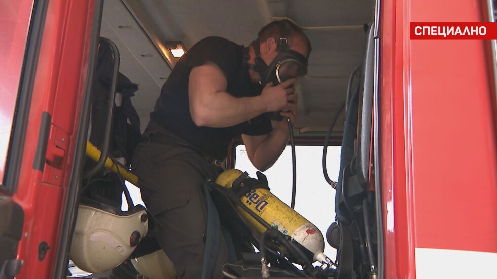 Работният ден на спешните екипи: bTV заедно с пожарникарите