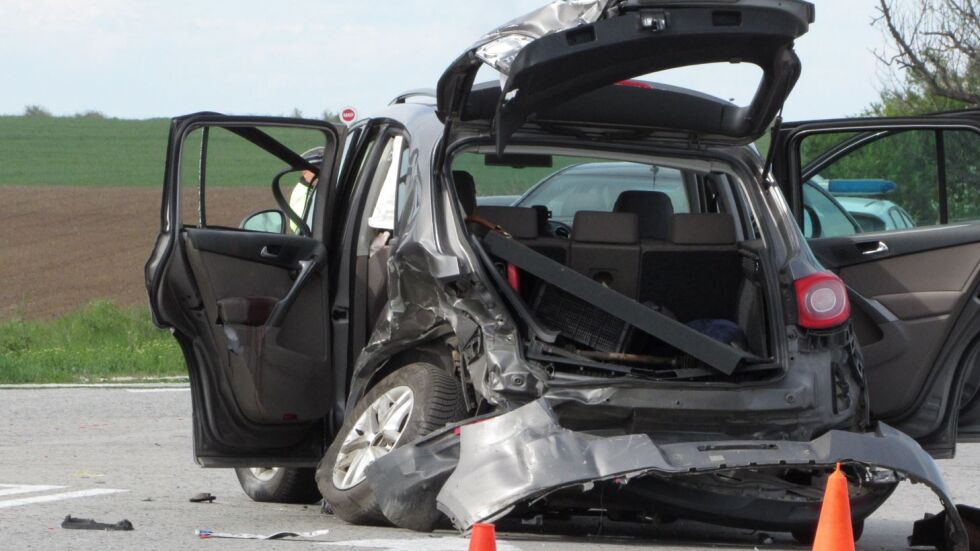 Тежка катастрофа между две коли взе жертва на пътя Русе - Бяла (СНИМКИ)