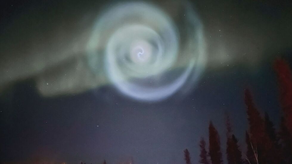 Странна спирала се появи в небето над Аляска