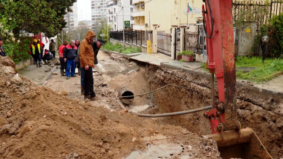 Ремонтът на скъсалия се водопровод във Варна ще отнеме две седмици