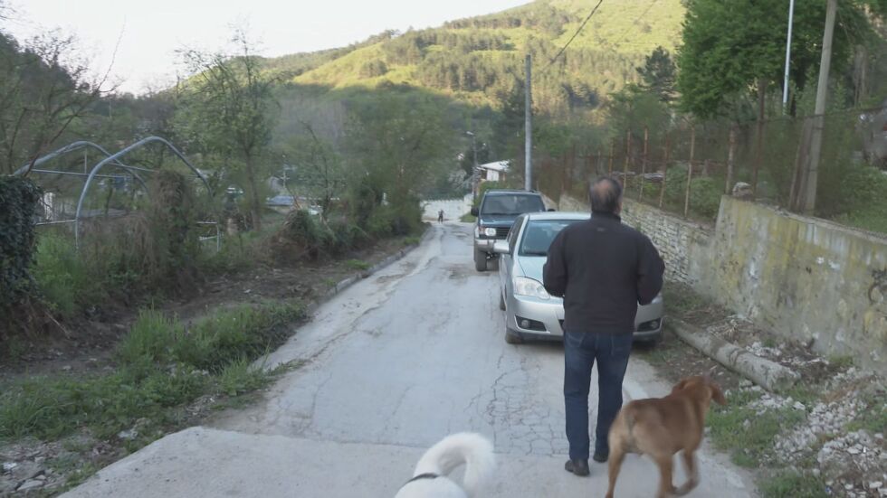 „Взимаме от реката“: В местност на Сливен жители четвърти ден са без вода