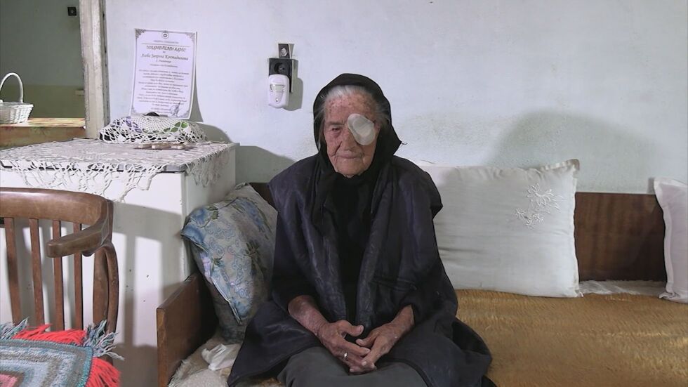 Прокуратурата задържа жената, пребила 103-годишната си баба