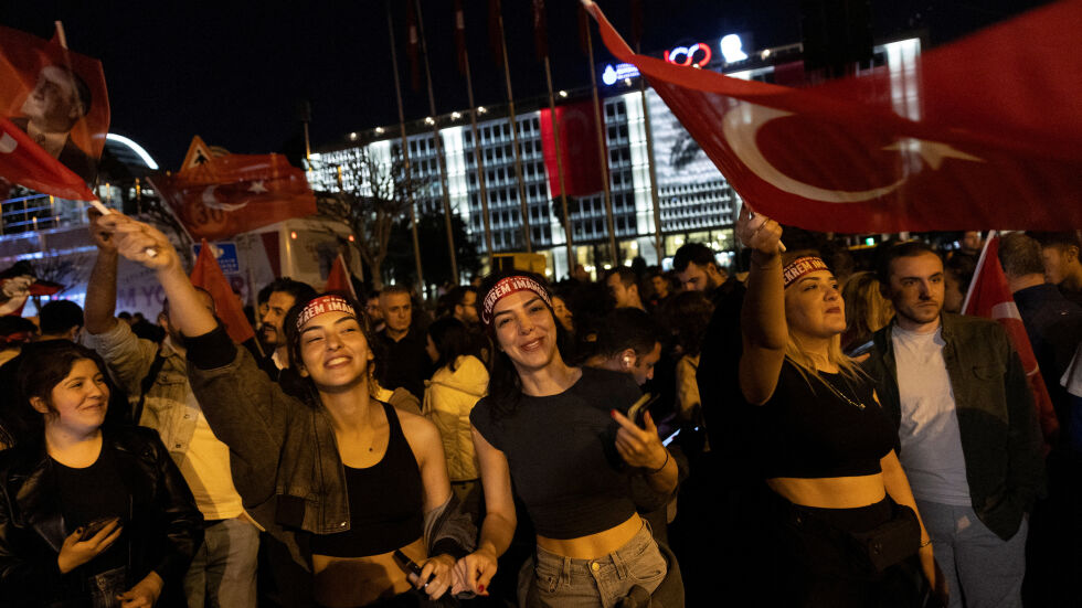 За първи път в историята на Турция: Жени печелят кметски постове в много градове