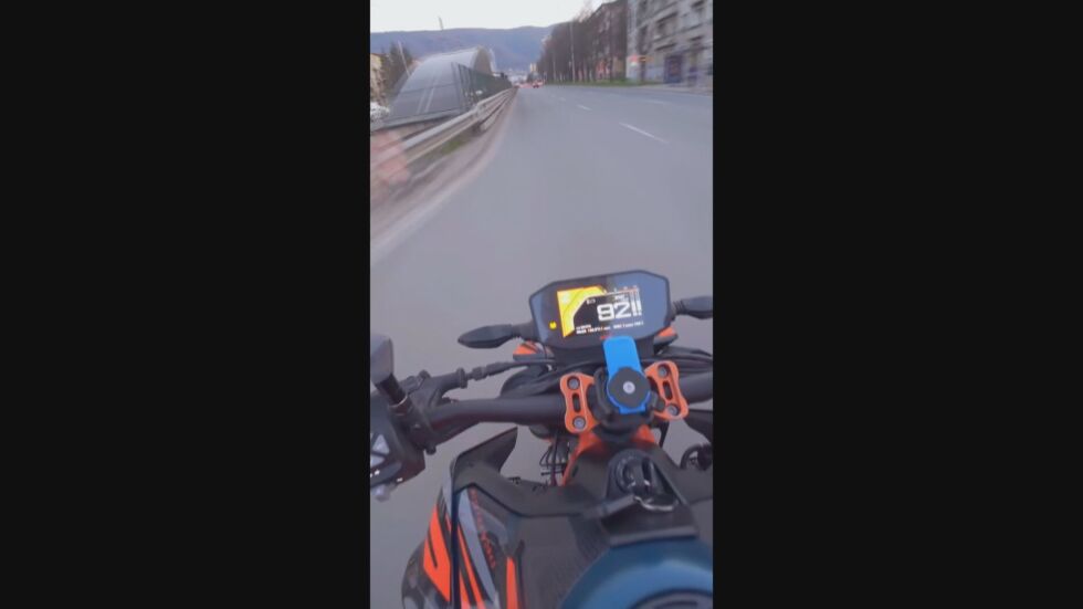 С над 160 км/ч. в София: Клип с мотористи предизвика стотици коментари