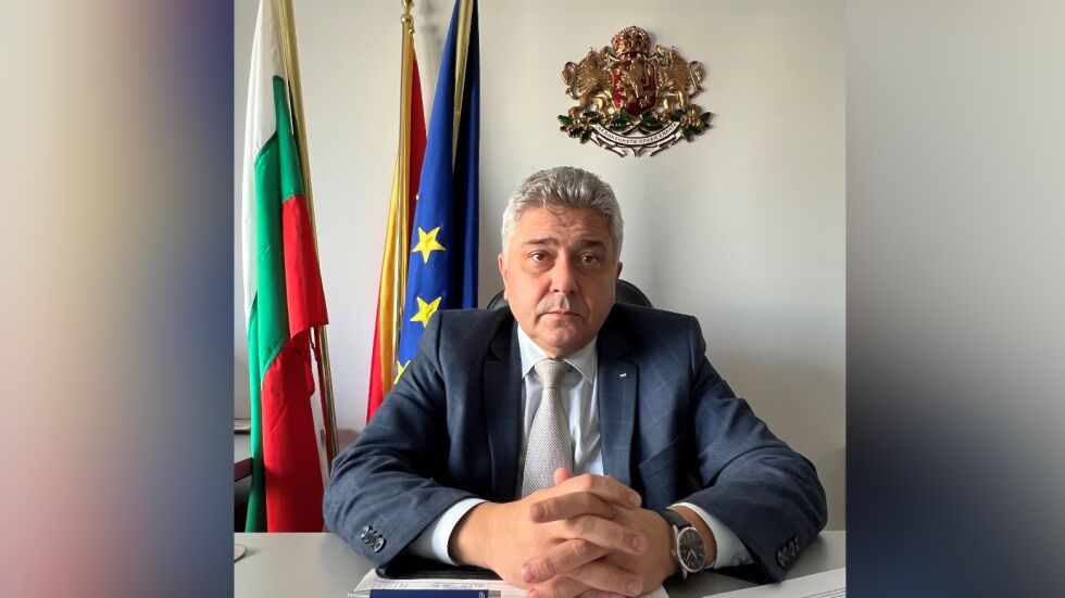 Стефан Димитров остава външен министър до указ на президента