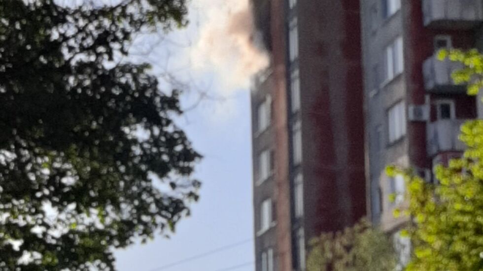 Пожар лумна в жилищен блок в Пловдив, има загинал (СНИМКИ)