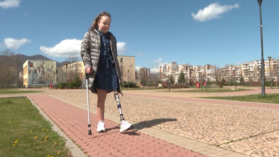 Гери, която докосна с историята си хиляди: Младата жена отново може да ходи (ВИДЕО)