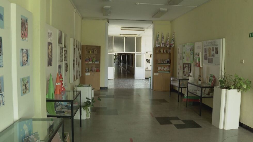  Родители: Синът ни е обичай с юмруци по главата от преподавател по математика 