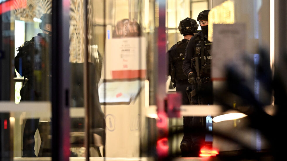 Намушкани хора и стрелба в търговски център в Сидни (ВИДЕО и СНИМКИ)