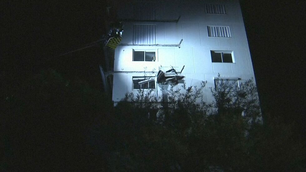  Терасите на 7-етажен блок се срутиха (ВИДЕО) 