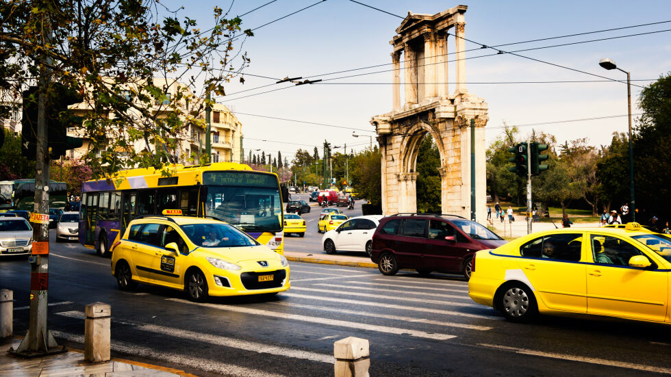 Стачка парализира градския транспорт в Гърция