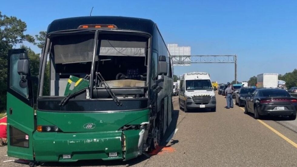 Да спреш неконтролируем автобус: Студент спасява живота на 56 души (СНИМКИ и ВИДЕО)