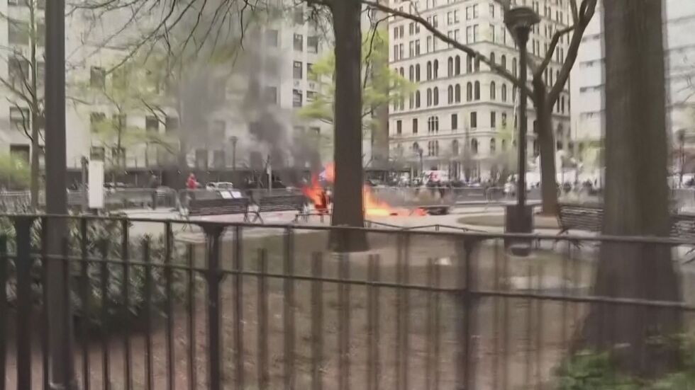  Делото против Доналд Тръмп: Мъж се самозапали (ВИДЕО) 