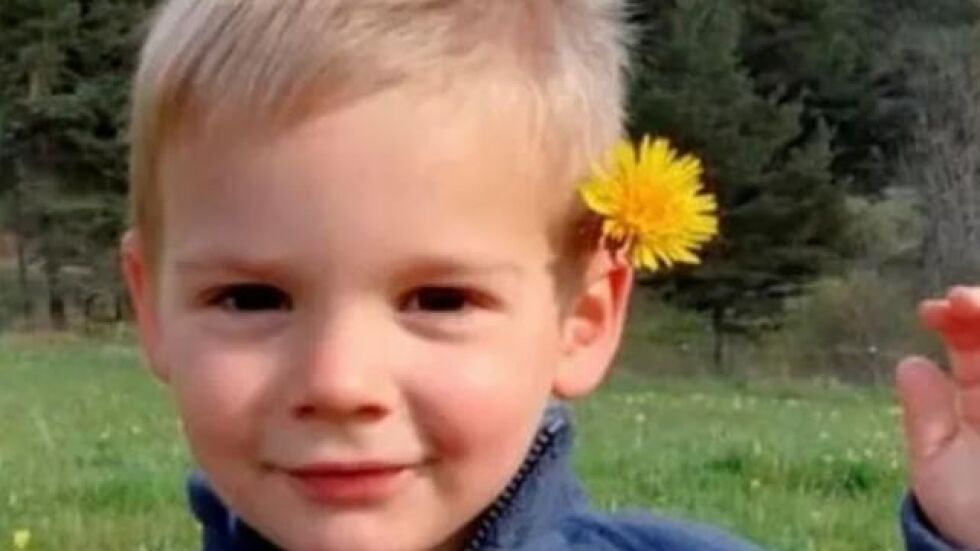  Нова мистерия към гибелта на 2-годишния Емил: Защо обувките му са без връзки? 