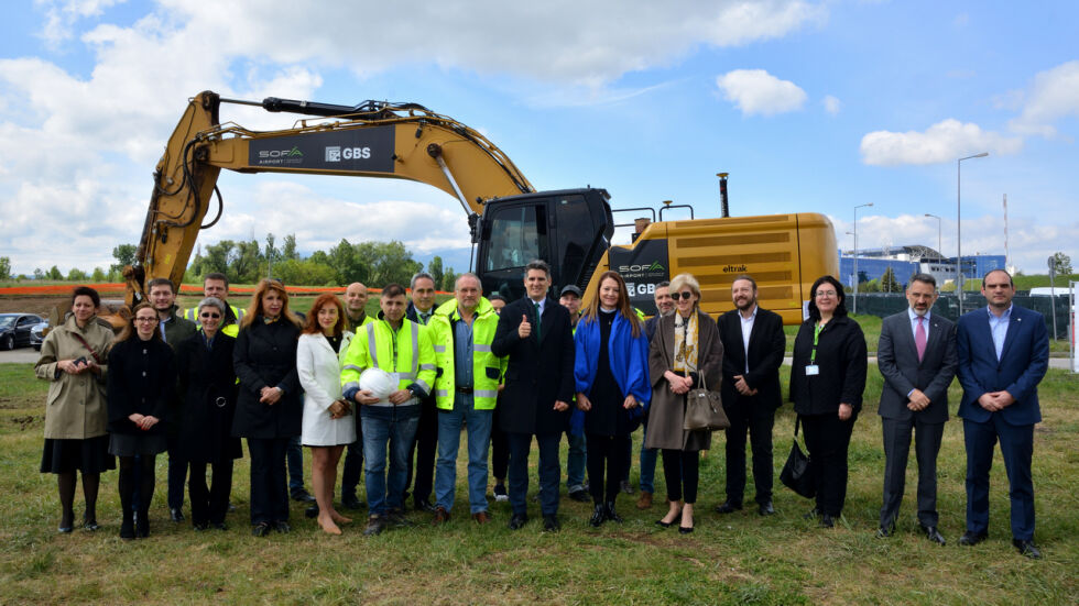 Започва строителството на 1000 нови паркоместа на Летище София 