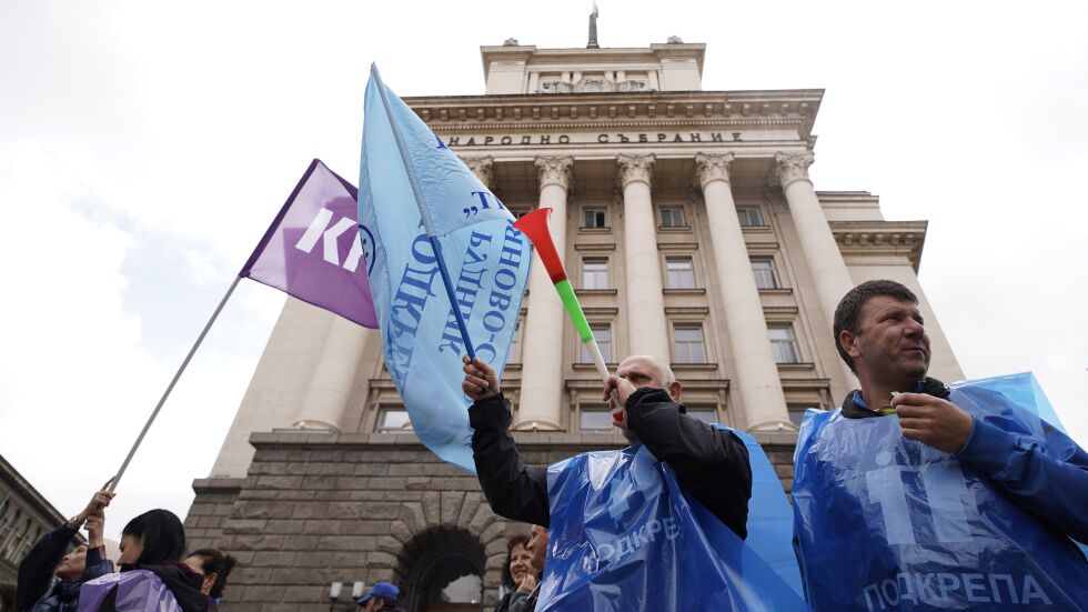 Енергетици и миньори протестират в центъра на София
