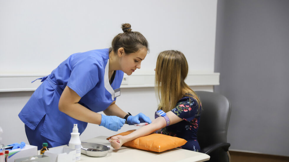  Случите на коклюш нарастват: Какви ограничения се взимат? 